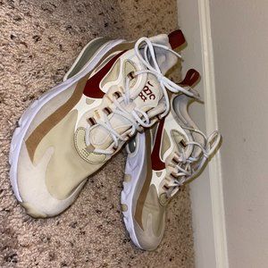 Nike Air Max 270 React in Gold